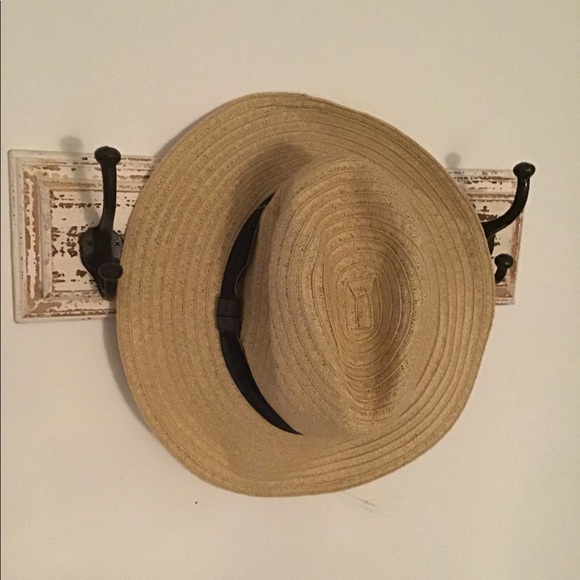 Straw hat - Picture 1 of 1